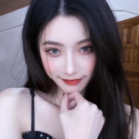美女把衣服脱得连奶罩不剩
